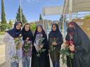 اهدای گل به دانشجویان دختر، همزمان در کلاس‌های درسی دانشکده‌های دانشگاه شیراز