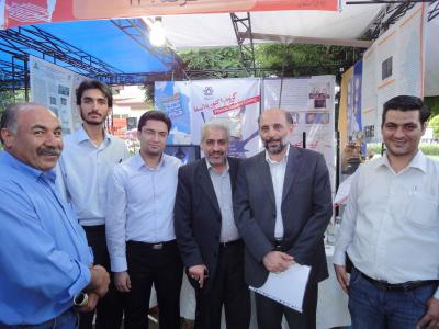 بازدید دکتر خلفی نژاد رئیس بنیاد نخبگان استان فارس از غرفه گروه پلاسما در جشنواره نوآوری و شکوفایی، اردیبهشت 1390 - 